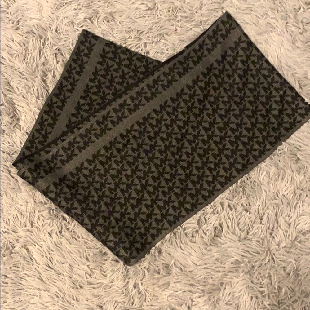 Michael kors infinity scarf